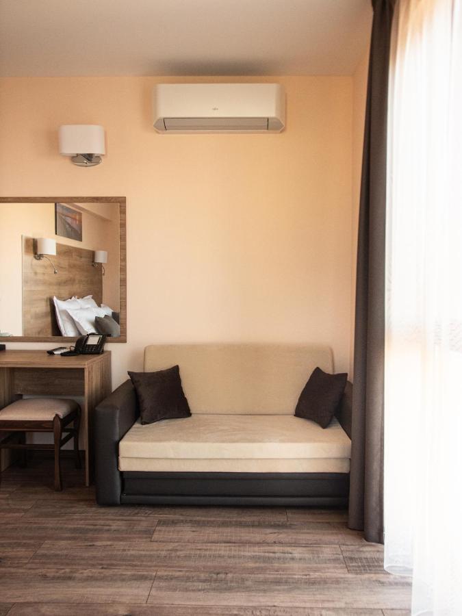 Hotel Vanilla, Varna - Free Parking Buitenkant foto
